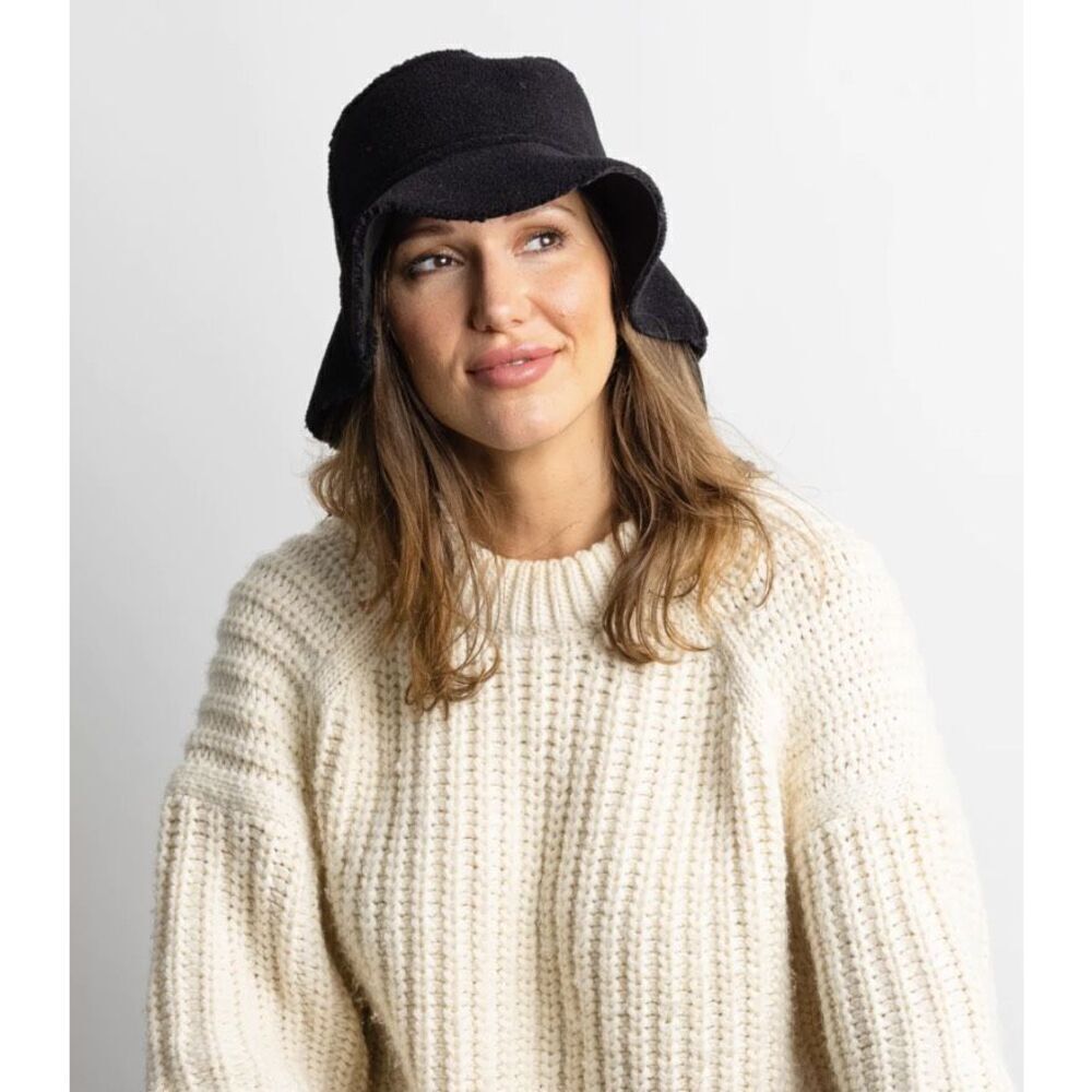 HatAttack Reversible Faux Shearling Bucket Hat - Black NEW NWT